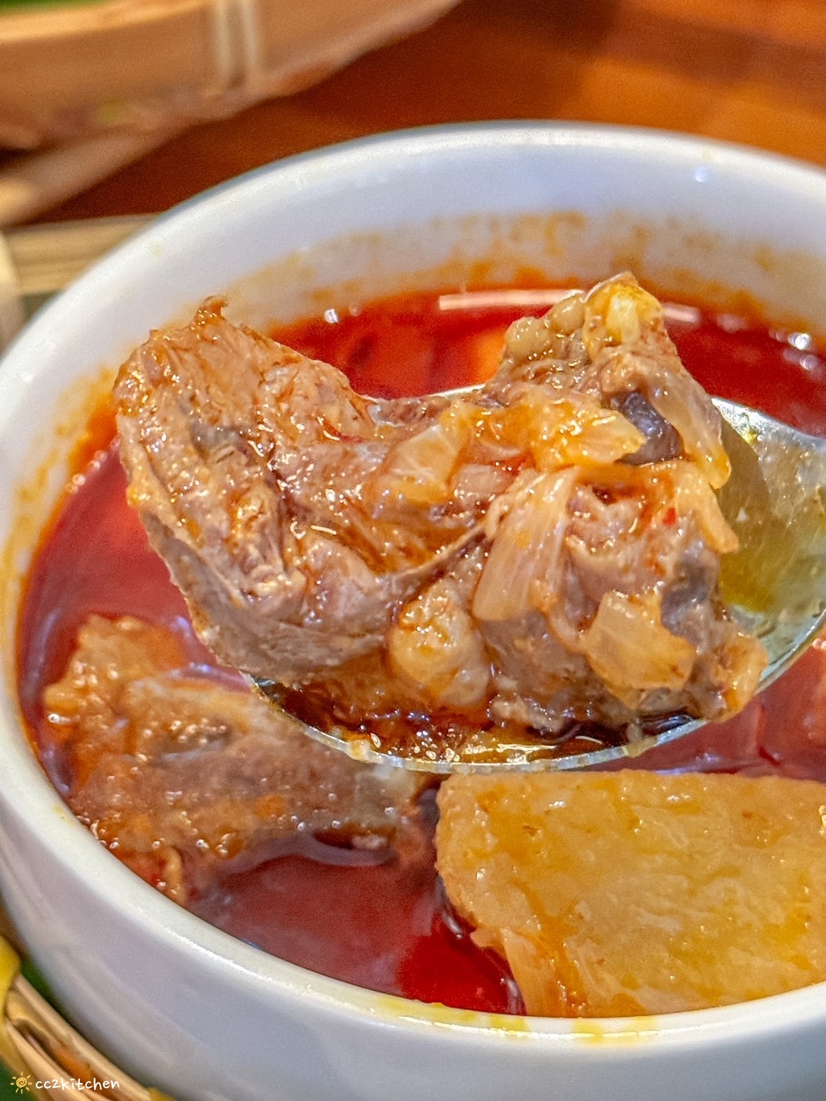 花蓮森林系網美餐廳「山下陳涼Enjoy the cool」,主打東南亞特色料理,鄰近山度空間、遠雄海洋公園。 - 第28張圖