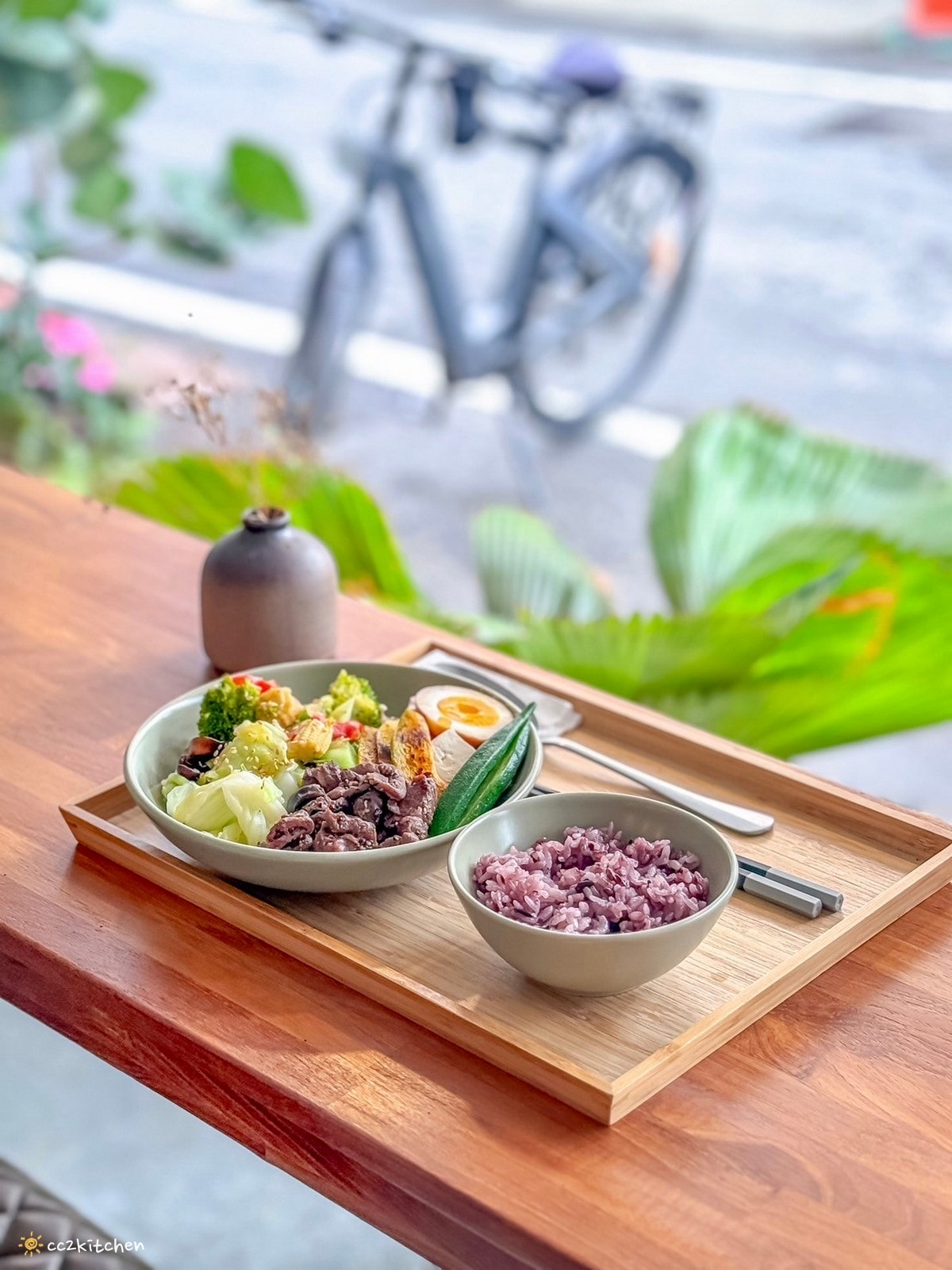 台東「上食四季食堂」高評價健康餐，外食族、增肌減脂人最愛！低碳水高蛋白的健康料理，菜色豐富、擺盤精緻，配菜每週更換。