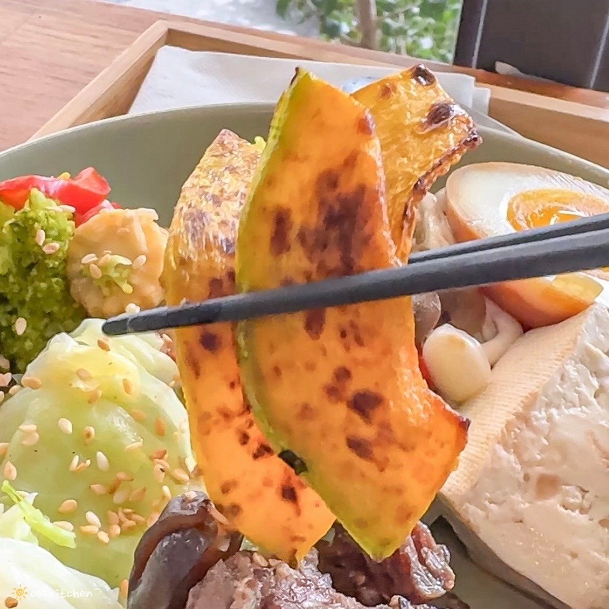 台東「上食四季食堂」高評價健康餐，外食族、增肌減脂人最愛！低碳水高蛋白的健康料理，菜色豐富、擺盤精緻，配菜每週更換。