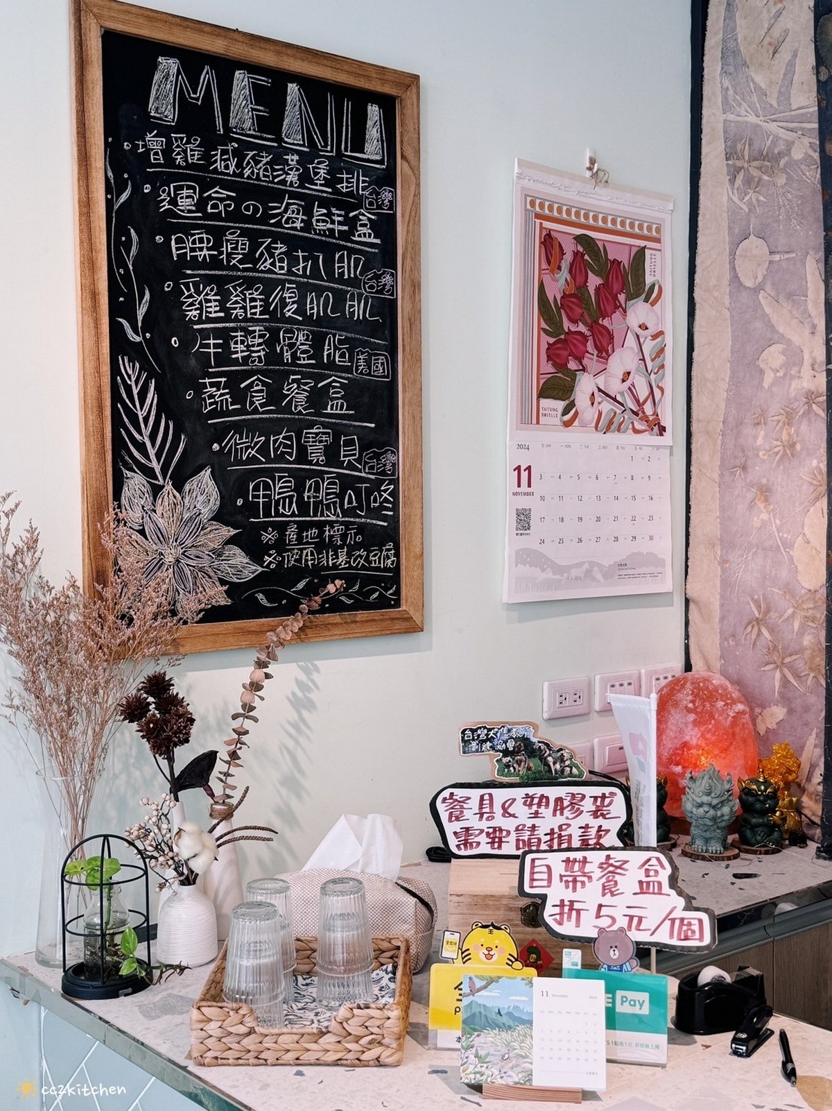 台東「上食四季食堂」高評價健康餐，外食族、增肌減脂人最愛！低碳水高蛋白的健康料理，菜色豐富、擺盤精緻，配菜每週更換。