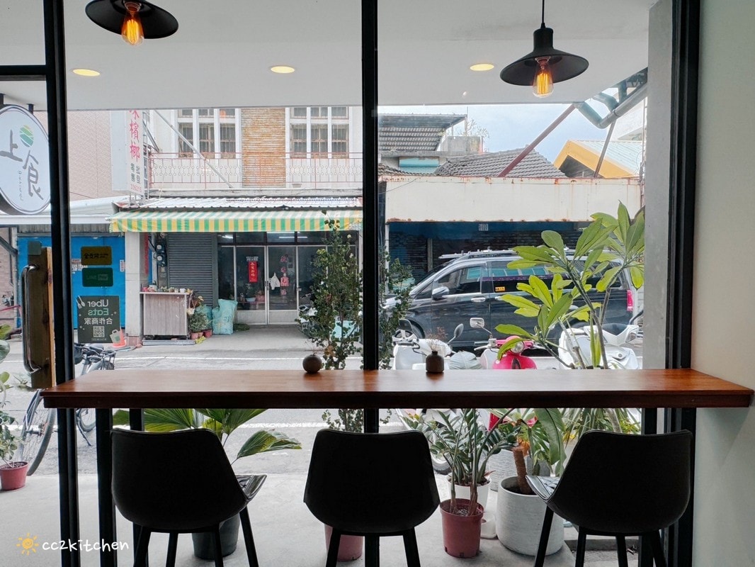 台東「上食四季食堂」高評價健康餐，外食族、增肌減脂人最愛！低碳水高蛋白的健康料理，菜色豐富、擺盤精緻，配菜每週更換。