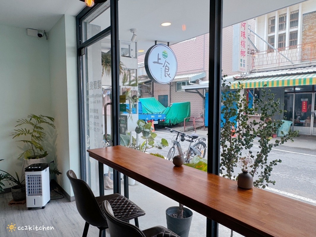 台東「上食四季食堂」高評價健康餐，外食族、增肌減脂人最愛！低碳水高蛋白的健康料理，菜色豐富、擺盤精緻，配菜每週更換。