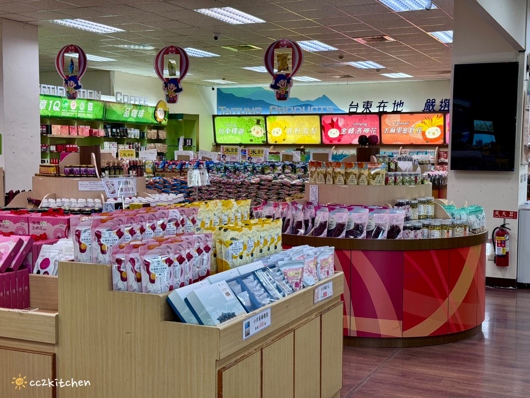 【2026台東知本一日遊】知本溫泉、知本美食景點全攻略！不能錯過的溫泉美食、知本隱藏版景點、最新光祭活動。