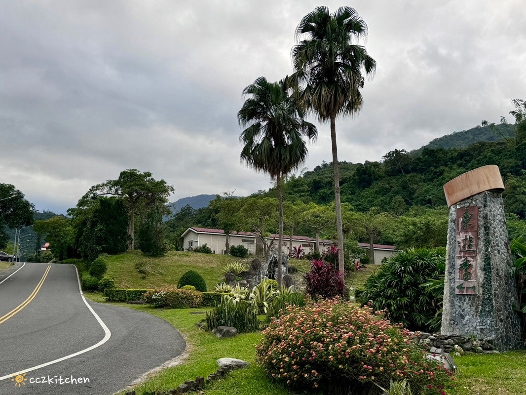 【2026台東知本一日遊】知本溫泉、知本美食景點全攻略！不能錯過的溫泉美食、知本隱藏版景點、最新光祭活動。
