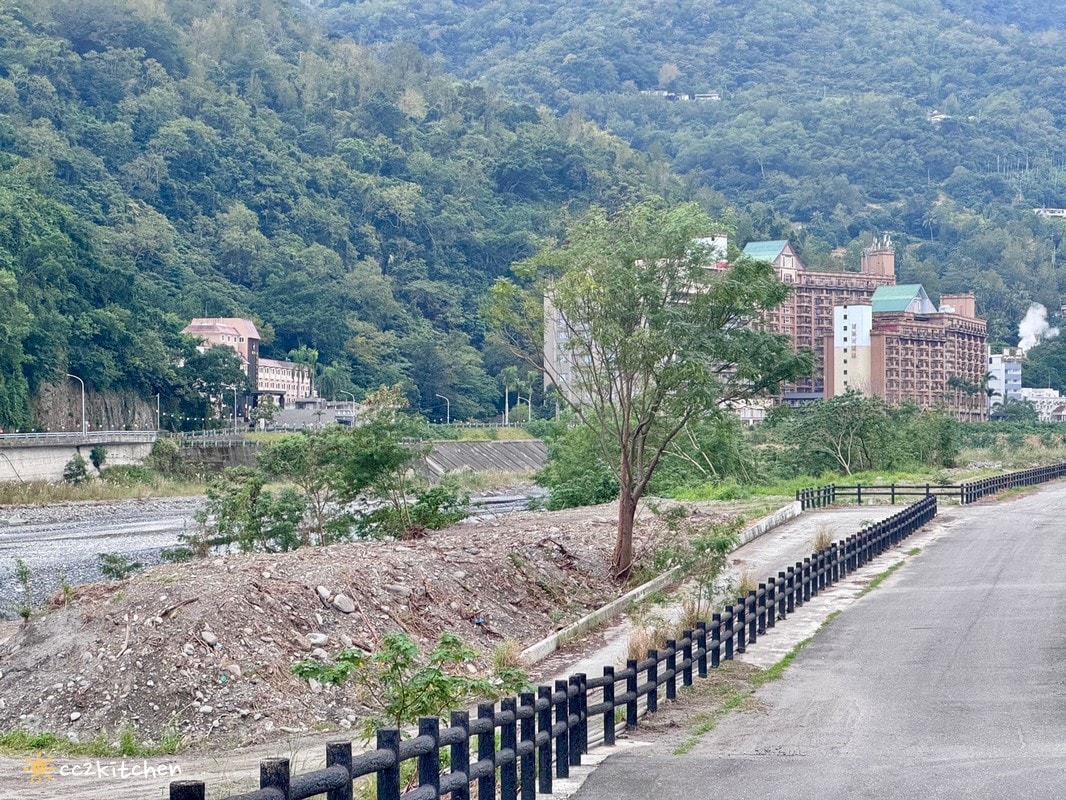 【2026台東知本一日遊】知本溫泉、知本美食景點全攻略！不能錯過的溫泉美食、知本隱藏版景點、最新光祭活動。