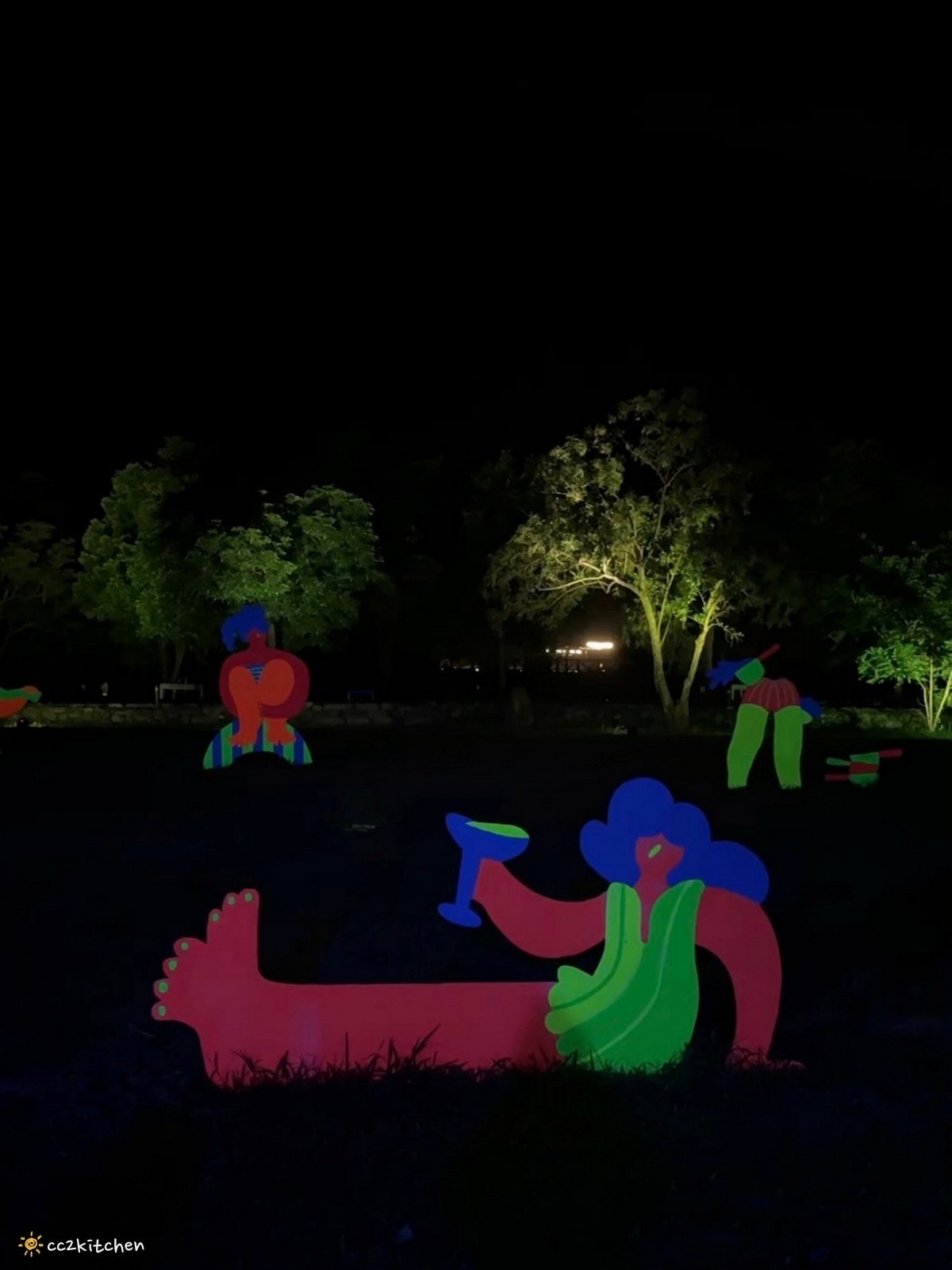 【2026台東知本一日遊】知本溫泉、知本美食景點全攻略！不能錯過的溫泉美食、知本隱藏版景點、最新光祭活動。