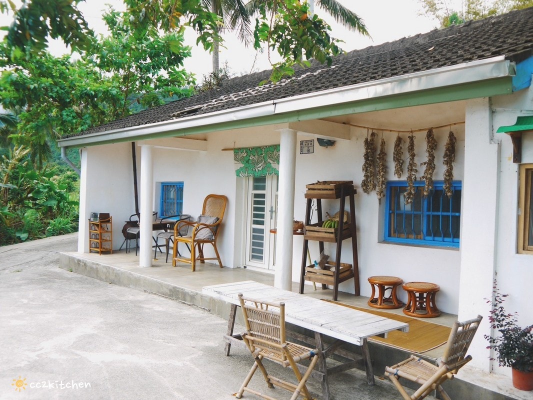 台東利嘉「稻米與月桃花」，隱居山林的私宅咖啡廳！一周只營業三天、假日不定期開放，招牌香料咖哩與小農自耕無毒香米結合，隱藏在靜謐山中的美味。