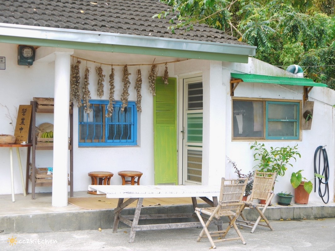 台東利嘉「稻米與月桃花」，隱居山林的私宅咖啡廳！一周只營業三天、假日不定期開放，招牌香料咖哩與小農自耕無毒香米結合，隱藏在靜謐山中的美味。