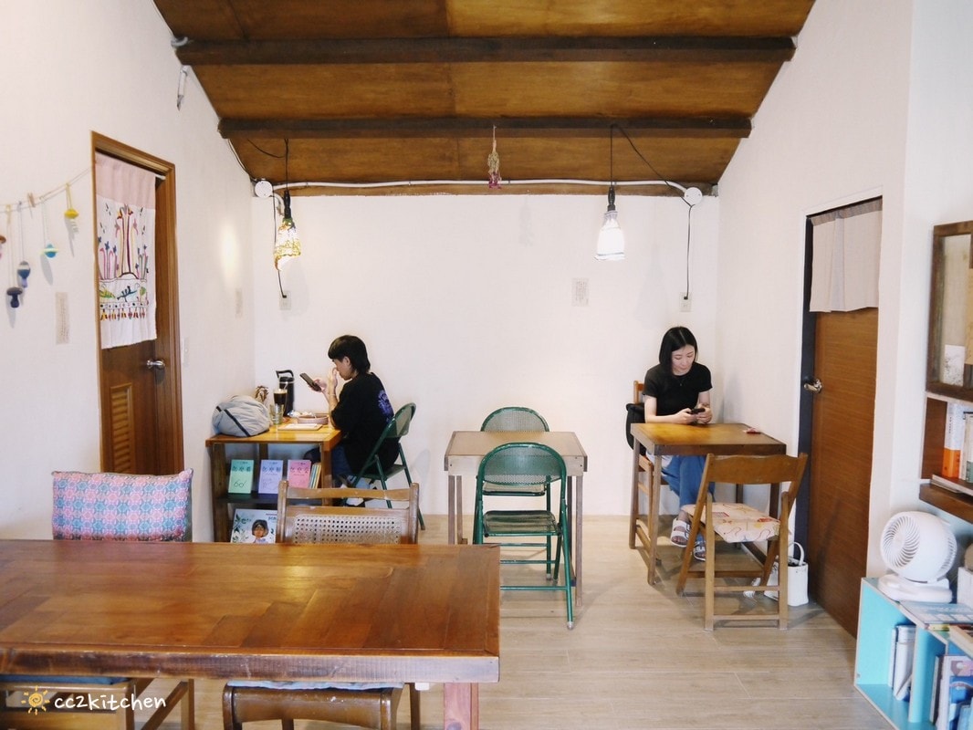 台東利嘉「稻米與月桃花」，隱居山林的私宅咖啡廳！一周只營業三天、假日不定期開放，招牌香料咖哩與小農自耕無毒香米結合，隱藏在靜謐山中的美味。