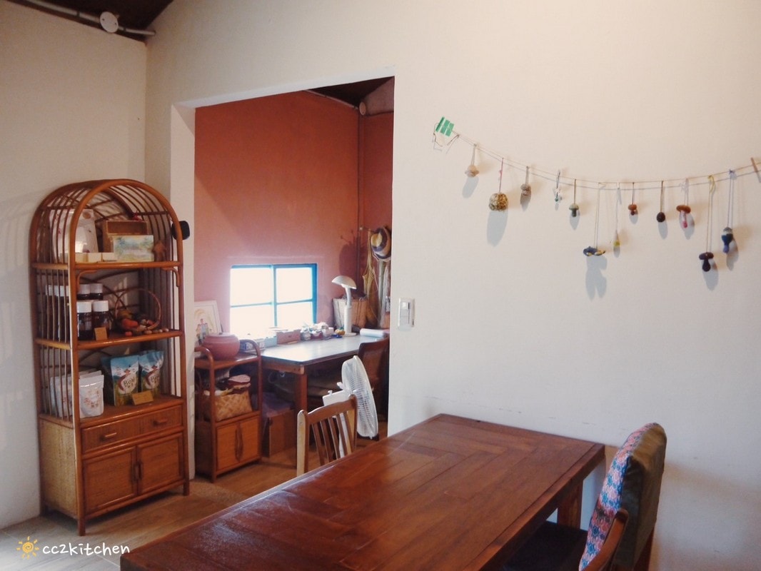 台東利嘉「稻米與月桃花」，隱居山林的私宅咖啡廳！一周只營業三天、假日不定期開放，招牌香料咖哩與小農自耕無毒香米結合，隱藏在靜謐山中的美味。