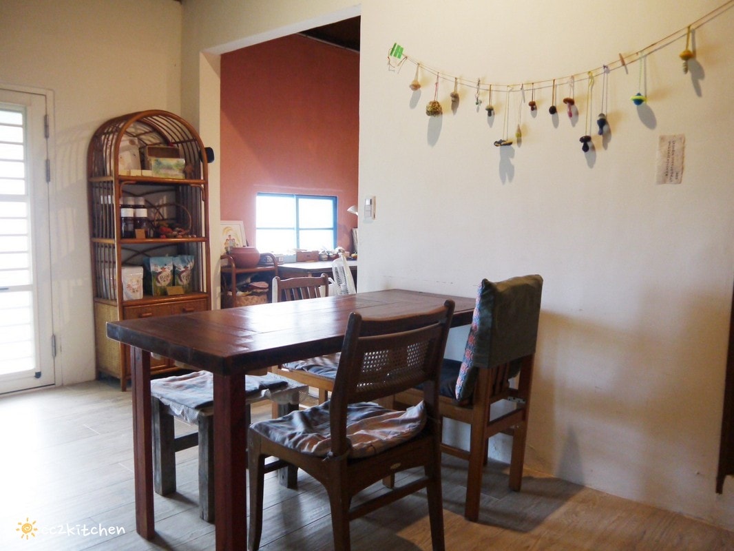 台東利嘉「稻米與月桃花」，隱居山林的私宅咖啡廳！一周只營業三天、假日不定期開放，招牌香料咖哩與小農自耕無毒香米結合，隱藏在靜謐山中的美味。