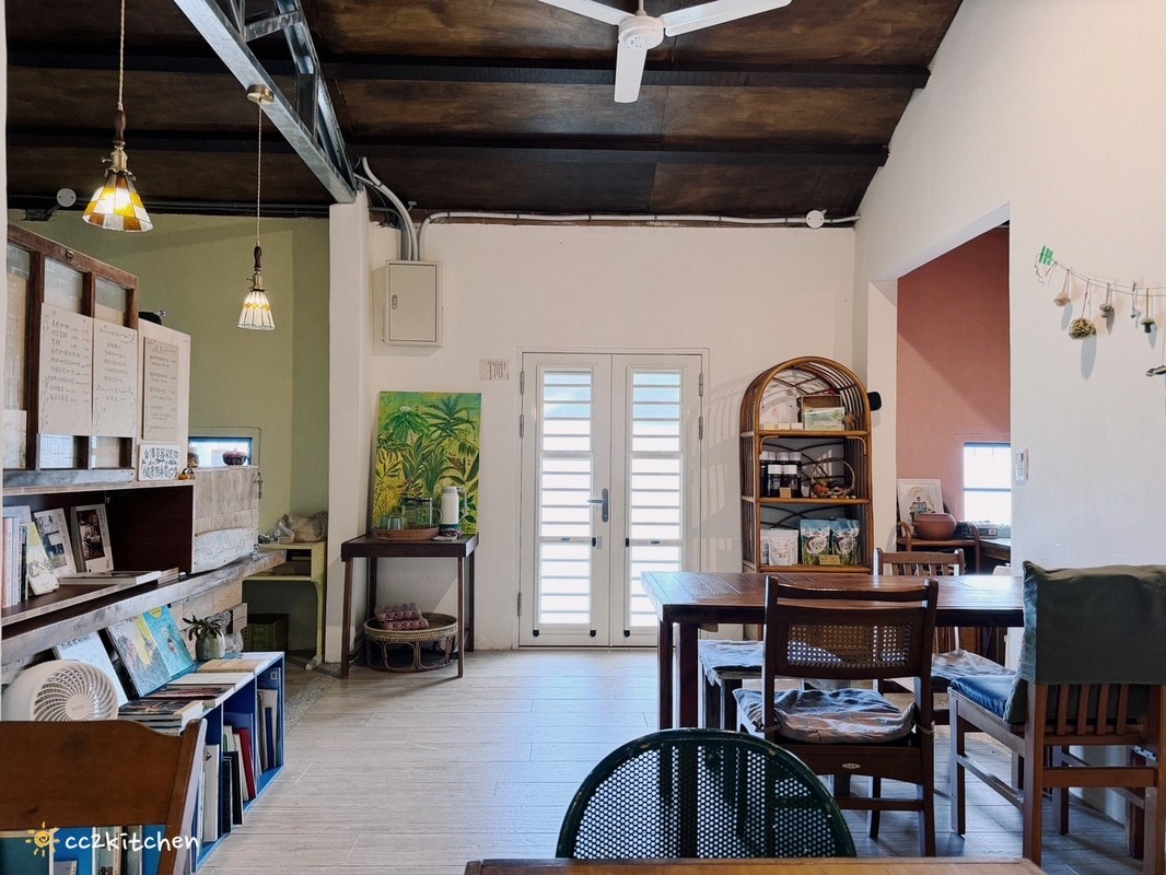 台東利嘉「稻米與月桃花」，隱居山林的私宅咖啡廳！一周只營業三天、假日不定期開放，招牌香料咖哩與小農自耕無毒香米結合，隱藏在靜謐山中的美味。