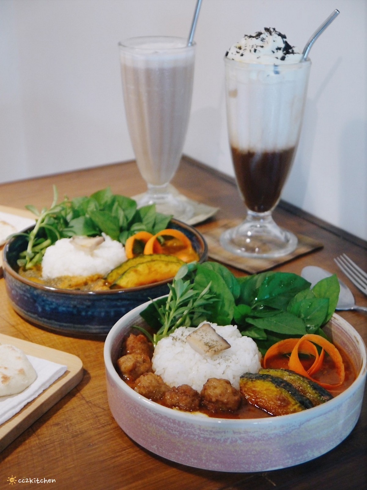 台東利嘉「稻米與月桃花」，隱居山林的私宅咖啡廳！一周只營業三天、假日不定期開放，招牌香料咖哩與小農自耕無毒香米結合，隱藏在靜謐山中的美味。