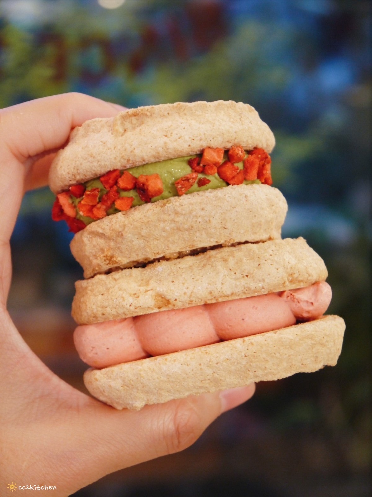 草莓季來囉!「柴源製菓」台東超人氣烘焙工作室,推出聖誕限定的草莓系列甜點,草莓雪人蛋糕、小熊泡芙、草莓抹茶聖誕樹塔…甜點顏值可愛爆表,點滿聖誕的儀式感! - 第20張圖