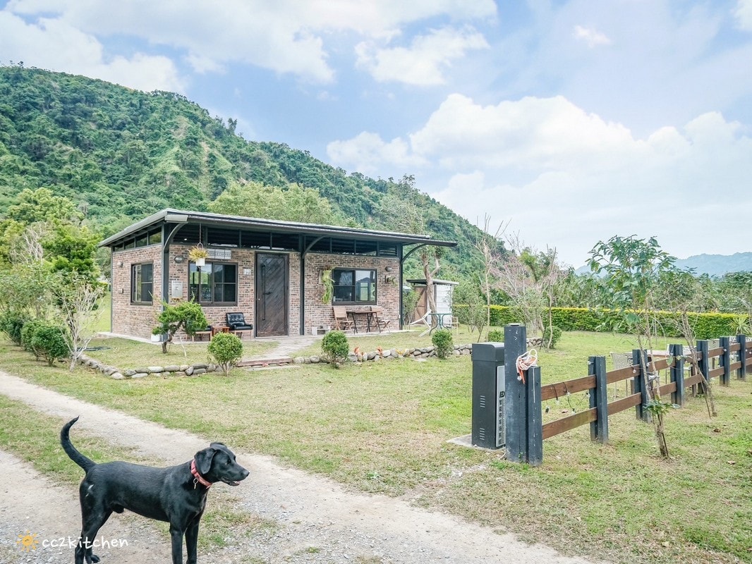 台東鹿野龍田咖啡「夢幻部落」與民宿結合的鄉村小屋咖啡店!位在龍田綠色隧道、龍田大草坪旁~鹿野浪漫下午茶,飽覽田野風光、享受山景夢幻。 - 第7張圖