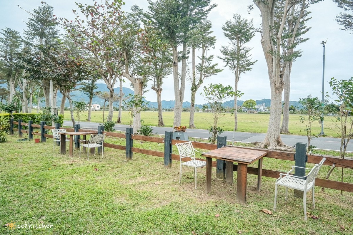 台東鹿野龍田咖啡「夢幻部落」與民宿結合的鄉村小屋咖啡店!位在龍田綠色隧道、龍田大草坪旁~鹿野浪漫下午茶,飽覽田野風光、享受山景夢幻。 - 第6張圖