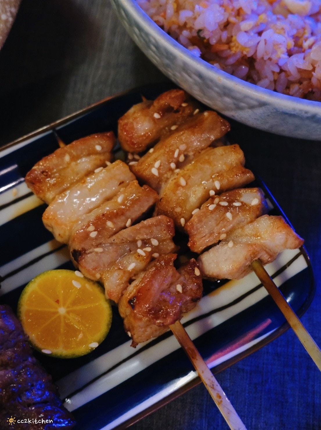 花蓮宵夜「瀧寅酔居」,google評論高達5顆星的串燒居酒屋!店內裝潢有特色、餐點豐富多樣~幾乎每一道都好吃不雷,花蓮吃宵夜、聚餐的夜晚好去處! - 第15張圖