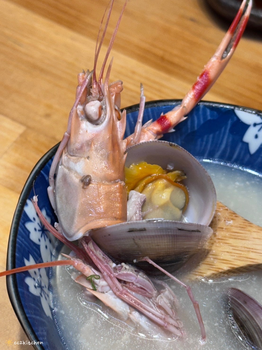 高雄左營「程壽司」隱藏在龍華市場裡的無菜單日料攤!生魚片、握壽司新鮮又好吃,在這裡能吃到季節限定的台灣魚種! - 第39張圖