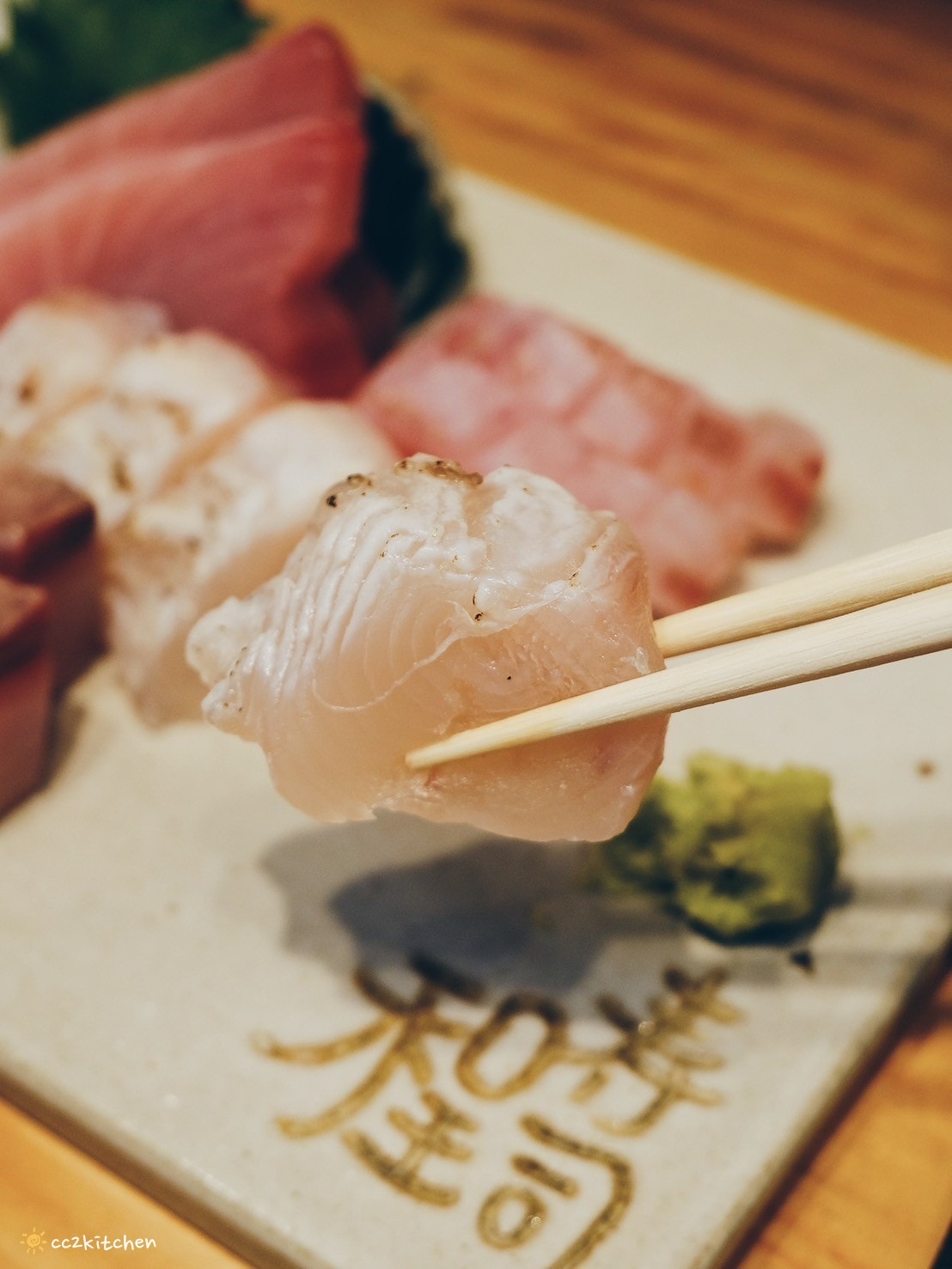 高雄左營「程壽司」隱藏在龍華市場裡的無菜單日料攤!生魚片、握壽司新鮮又好吃,在這裡能吃到季節限定的台灣魚種! - 第14張圖