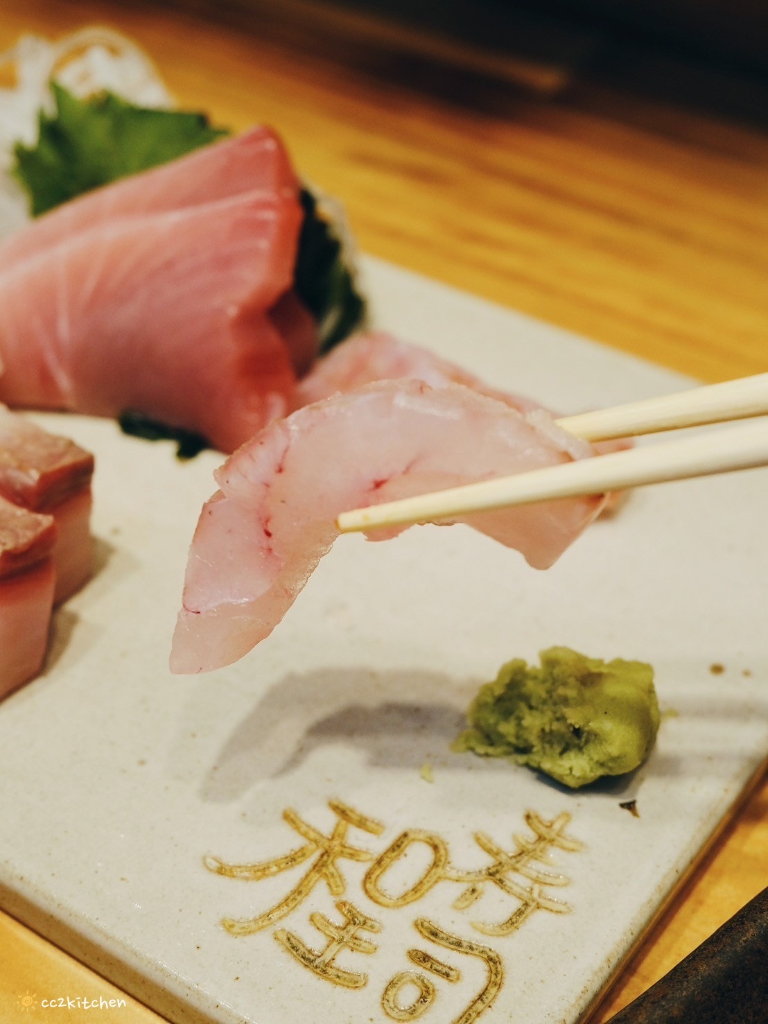 高雄左營「程壽司」隱藏在龍華市場裡的無菜單日料攤!生魚片、握壽司新鮮又好吃,在這裡能吃到季節限定的台灣魚種! - 第15張圖