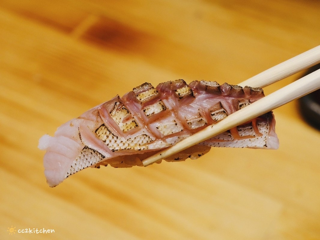 高雄左營「程壽司」隱藏在龍華市場裡的無菜單日料攤!生魚片、握壽司新鮮又好吃,在這裡能吃到季節限定的台灣魚種! - 第19張圖