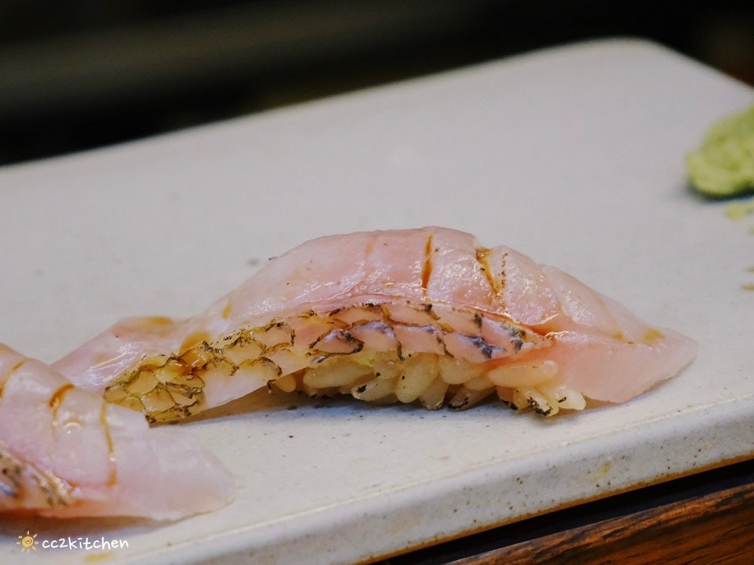 高雄左營「程壽司」隱藏在龍華市場裡的無菜單日料攤!生魚片、握壽司新鮮又好吃,在這裡能吃到季節限定的台灣魚種! - 第25張圖