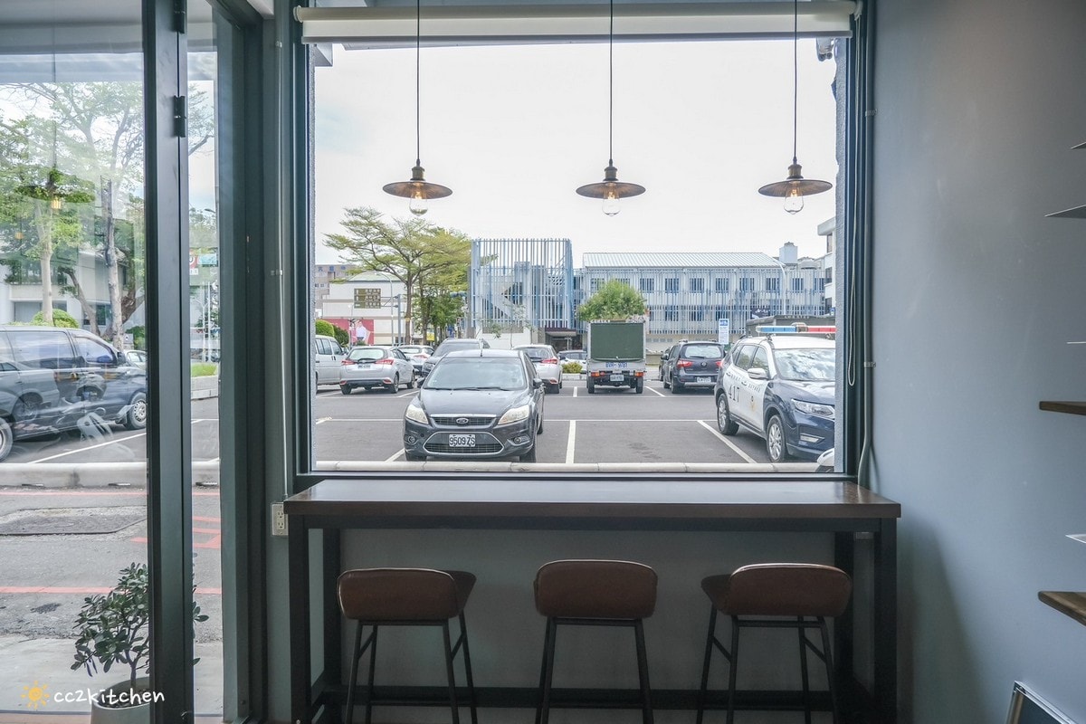 台東「一日手作」,台東成功鎮的超人氣小店開來市區啦!手作麵包、鹽可頌常常一開店就秒殺~多款手沖咖啡、拿鐵咖啡好喝有特色。 - 第9張圖