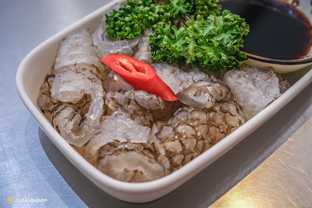 花蓮鳳林美食「孫叔叔牛骨牛肉麵」在地飄香20年的超人氣小吃!浮誇帶骨的牛肉麵豪邁大口吃,清燉湯頭不油不膩,份量大CP值高! - 第9張圖