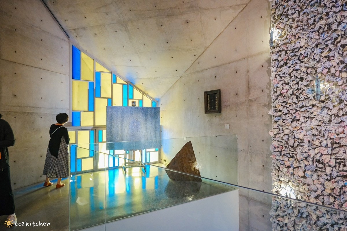 台東金樽「江賢二藝術園區Paul Chiang Art Center」台東最美、最新的國際型藝術地標開幕!結合自然景觀與建築美學,耗時10年打造而成。園區中的咖啡廳「達布西咖啡」擁有美麗的海景視野,可以喝咖啡看海~ - 第15張圖
