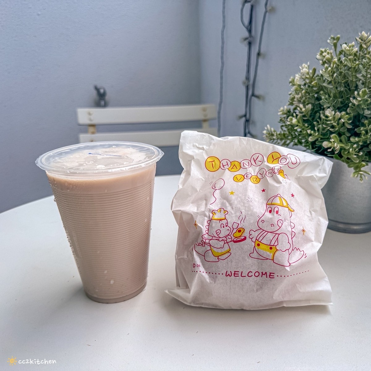 台東知本平價住宿「夏草行旅Summer Grass」,Google評論滿分的童話風質感民宿!鄰近知本火車站,泡麵、零食、飲料、咖啡通通吃到飽~包棟麻將、桌遊任意玩! - 第67張圖