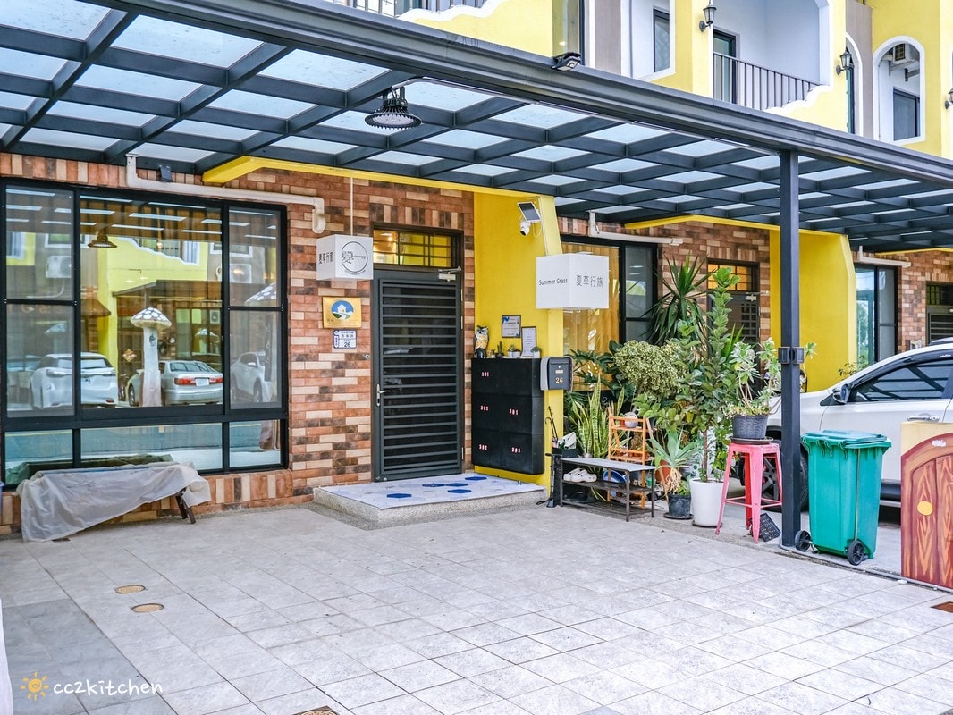 台東知本平價住宿「夏草行旅Summer Grass」,Google評論滿分的童話風質感民宿!鄰近知本火車站,泡麵、零食、飲料、咖啡通通吃到飽~包棟麻將、桌遊任意玩! - 第11張圖