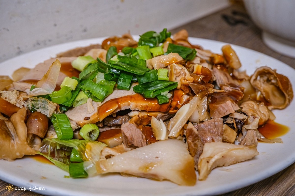 台東米苔目吃哪間?榕樹下米苔目(中華路創始老店),在地飄香60年的老字號名店,在地人從小吃到大的好滋味~推薦米苔目、松金全豬、香酥太平洋鬼頭刀。 - 第31張圖