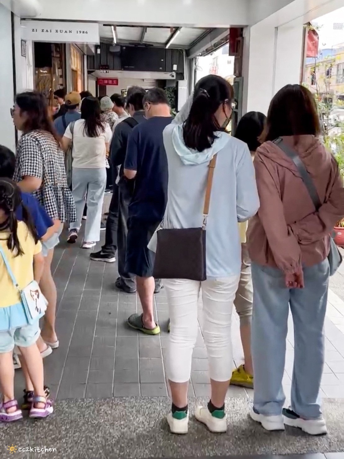 台東米苔目吃哪間?榕樹下米苔目(中華路創始老店),在地飄香60年的老字號名店,在地人從小吃到大的好滋味~推薦米苔目、松金全豬、香酥太平洋鬼頭刀。 - 第5張圖