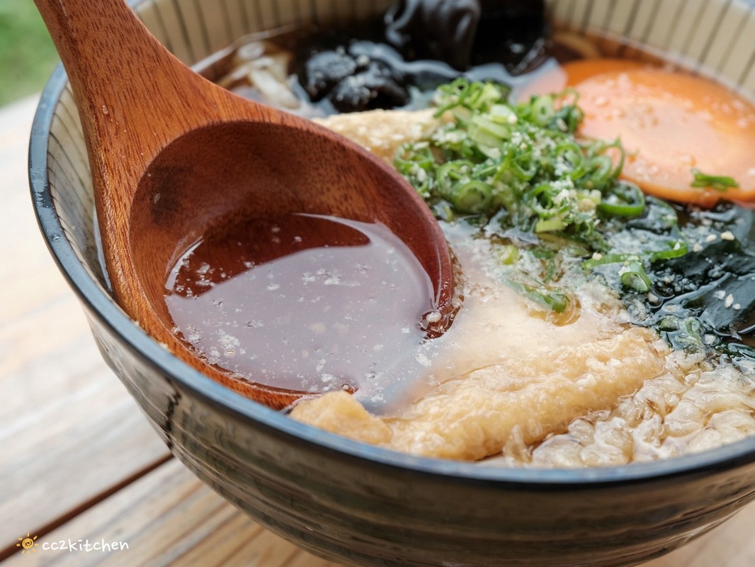 台東隱藏版手打烏龍麵「小虞手打烏龍麵」竟然藏身在山谷秘境中?手打烏龍麵Q彈帶勁~採預約制,僅有8席座位,位於泰源幽谷、泰源半島~儘管須長途跋涉才能抵達,仍吸引許多饕客慕名前往! - 第36張圖