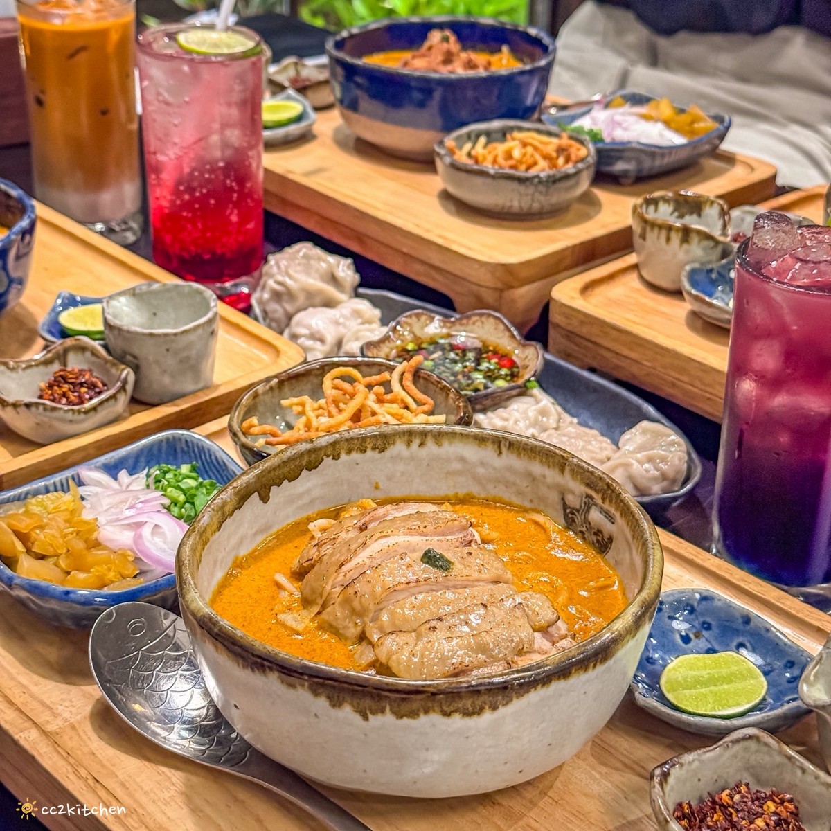 【2025泰國自由行】曼谷必吃美食!「Khao-Sō-i Soi Convent」泰北風味咖哩麵, BTS Sala Daeng捷運週邊美食~來自清邁超人氣泰北麵,曼谷市區也吃得到! - 第18張圖