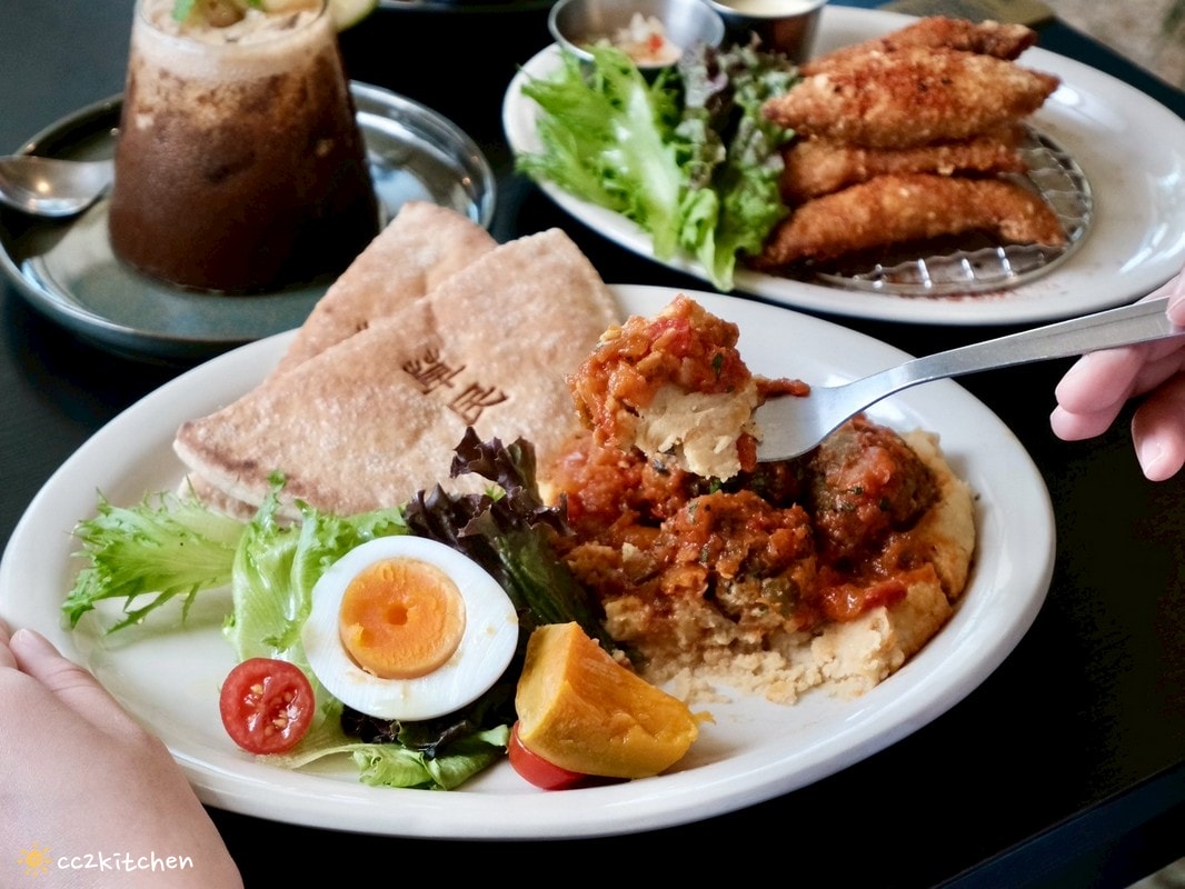 台東「草民Tsao Min」隱藏在巷弄中的植物系早午餐,新菜單登場!大推清爽又美味的特製鬼頭刀魚堡,飽足又滿足~鷹嘴豆泥口袋餅、厚切培根早午餐人氣必點,早午餐控一定要收藏! - 第41張圖