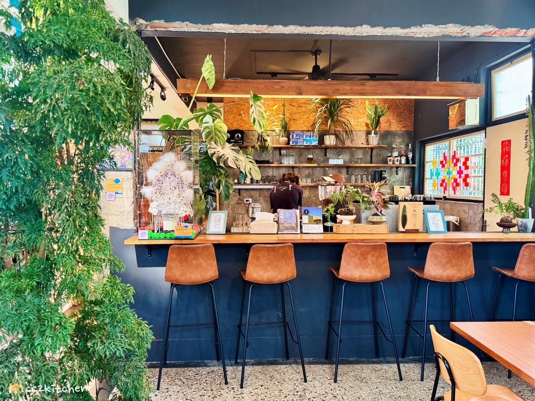 台東「草民Tsao Min」隱藏在巷弄中的植物系早午餐,新菜單登場!大推清爽又美味的特製鬼頭刀魚堡,飽足又滿足~鷹嘴豆泥口袋餅、厚切培根早午餐人氣必點,早午餐控一定要收藏! - 第18張圖