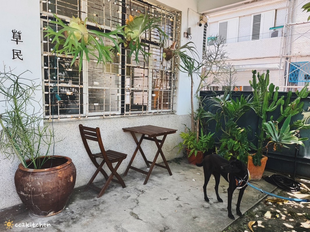 台東「草民Tsao Min」隱藏在巷弄中的植物系早午餐,新菜單登場!大推清爽又美味的特製鬼頭刀魚堡,飽足又滿足~鷹嘴豆泥口袋餅、厚切培根早午餐人氣必點,早午餐控一定要收藏! - 第17張圖