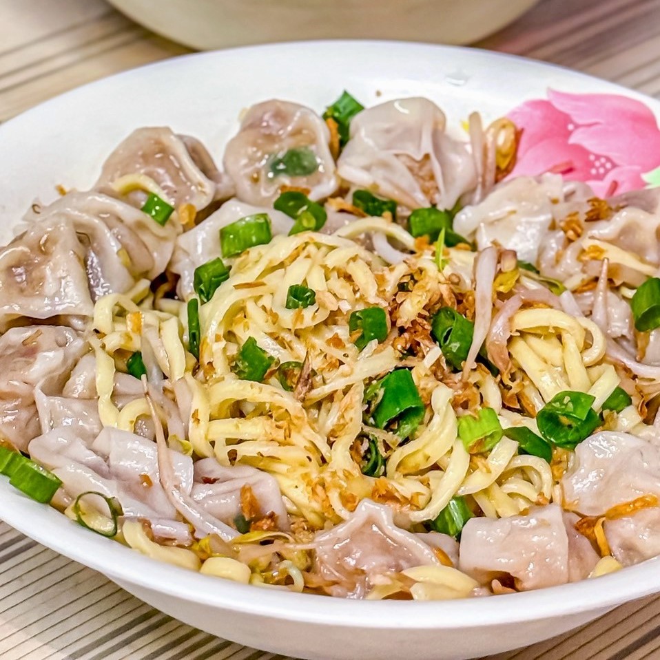 台東佛系餛飩麵店「餛飩多多」,60元就能吃到20顆餛飩+超大碗意麵,CP值超高!每日限量、售完為止,隱藏在中山路巷弄內的銅板美食。 - 第11張圖