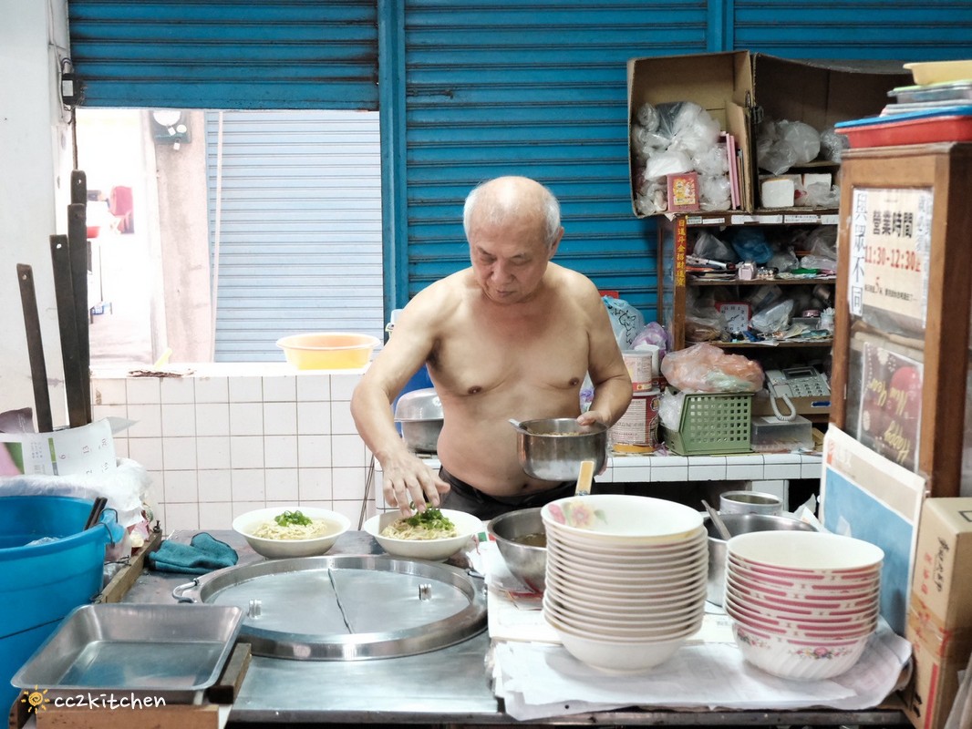 台東佛系餛飩麵店「餛飩多多」,60元就能吃到20顆餛飩+超大碗意麵,CP值超高!每日限量、售完為止,隱藏在中山路巷弄內的銅板美食。 - 第7張圖