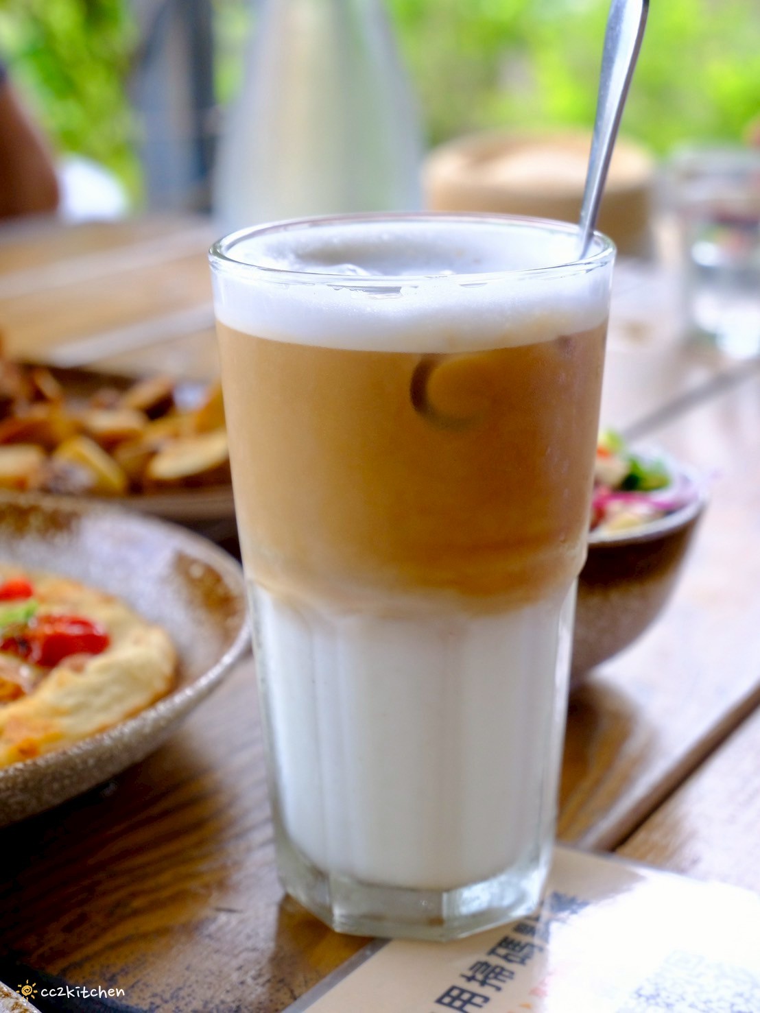 台東最 Chill 的山海景觀咖啡廳「海角咖啡Cape Café」!無敵海景×異國料理×親子寵物友善,擁抱台東山海的靜謐時光。 - 第52張圖