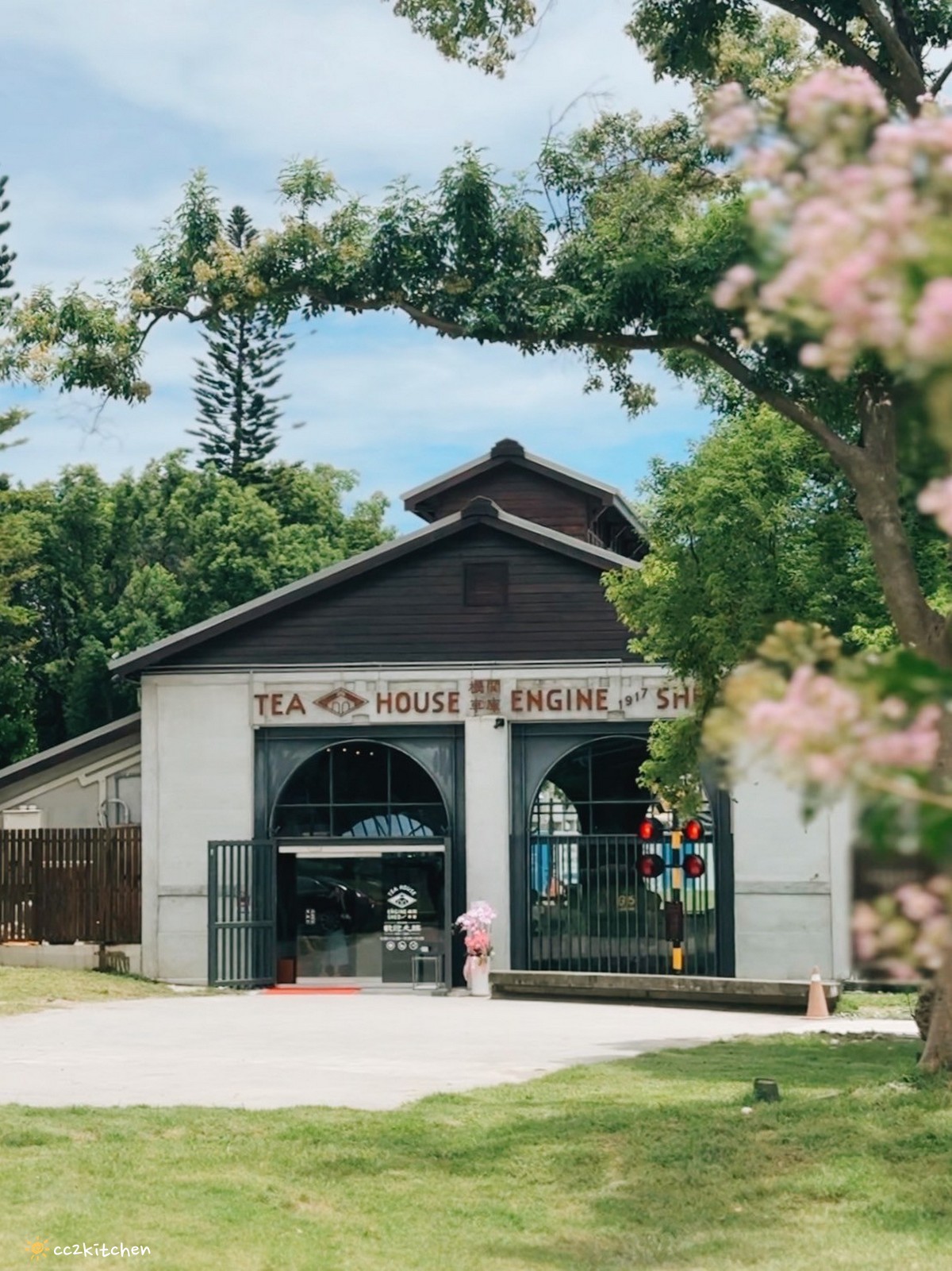 台東美食新地標「機關車庫Tea House 1917」進駐台東百年火車倉庫!主打一鴨三吃、米其林三星頤宮甜品、各式港點。 - 第3張圖