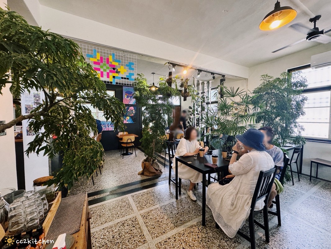 台東「草民Tsao Min」隱藏在巷弄中的植物系早午餐,新菜單登場!大推清爽又美味的特製鬼頭刀魚堡,飽足又滿足~鷹嘴豆泥口袋餅、厚切培根早午餐人氣必點,早午餐控一定要收藏! - 第19張圖