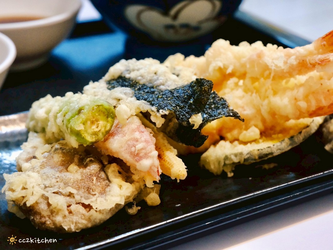 台東南王美食「八九九天婦羅店」隱身在綠色隧道旁的天婦羅專賣店,定食套餐、天丼蓋飯份量大又實在。 - 第19張圖