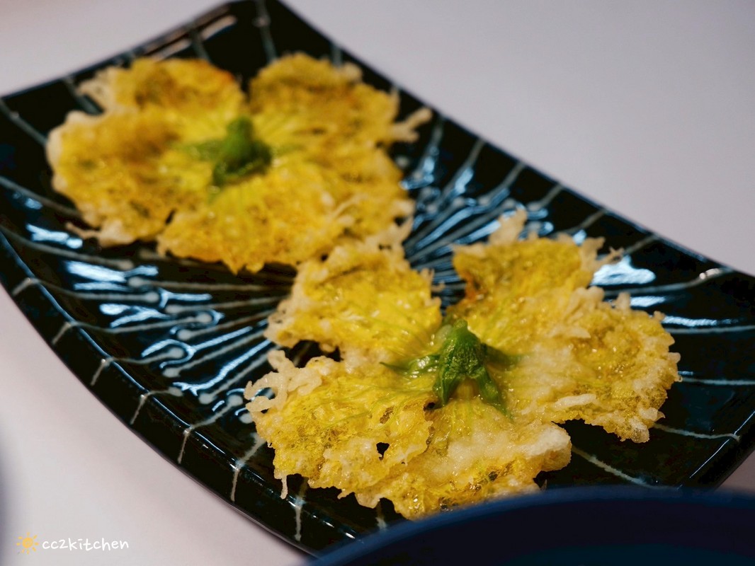 台東南王美食「八九九天婦羅店」隱身在綠色隧道旁的天婦羅專賣店,定食套餐、天丼蓋飯份量大又實在。 - 第25張圖