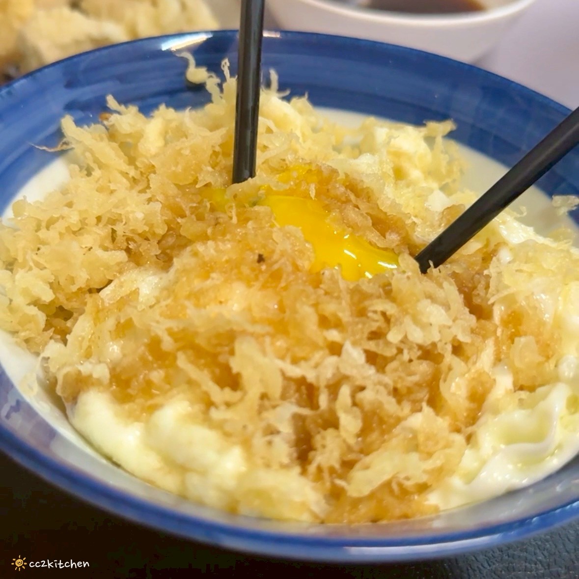 台東南王美食「八九九天婦羅店」隱身在綠色隧道旁的天婦羅專賣店,定食套餐、天丼蓋飯份量大又實在。 - 第22張圖