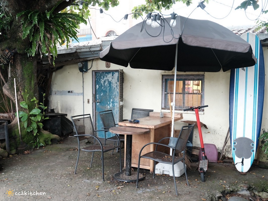 台東長濱咖啡廳「懶人院 Lazy Please」70年老屋改建的懶人專屬咖啡廳,寵物友善鄉村風格完美融合!放慢腳步享受悠閒的咖啡下午茶時光。 - 第14張圖