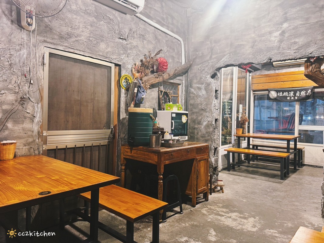 台東隱藏版超大顆爆餡手工水餃!「豐里食堂」安東塑膠旁的眷村味麵食館,藝人常常造訪的隱藏版食堂,賣著大顆又好吃的手工水餃、美味的紅燒牛肉拉麵! - 第13張圖