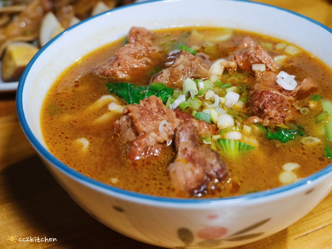 台東隱藏版超大顆爆餡手工水餃!「豐里食堂」安東塑膠旁的眷村味麵食館,藝人常常造訪的隱藏版食堂,賣著大顆又好吃的手工水餃、美味的紅燒牛肉拉麵! - 第24張圖