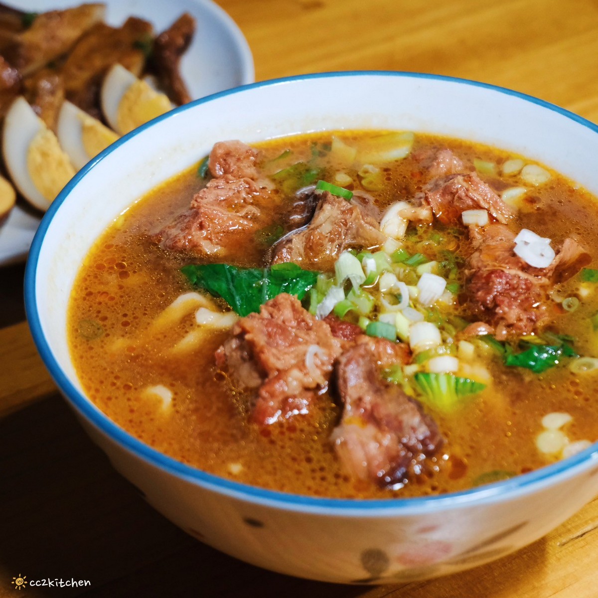 台東隱藏版超大顆爆餡手工水餃!「豐里食堂」安東塑膠旁的眷村味麵食館,藝人常常造訪的隱藏版食堂,賣著大顆又好吃的手工水餃、美味的紅燒牛肉拉麵! - 第23張圖